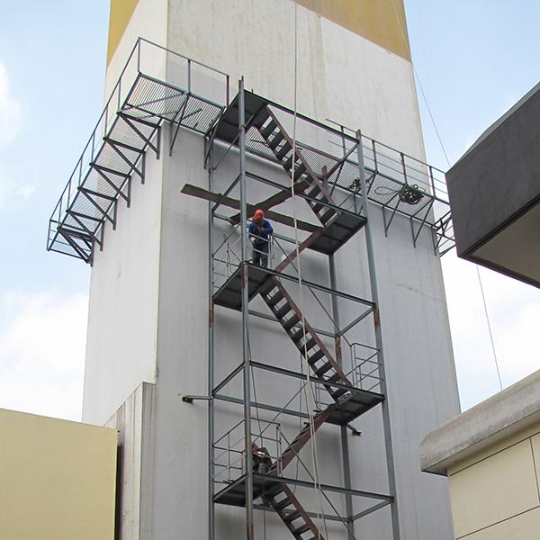 煙囪安裝之志梯扶梯鋼構件安裝